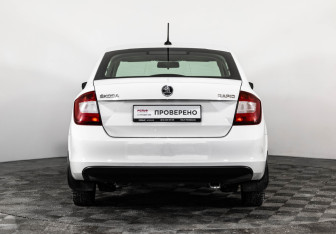 Подержанный автомобиль Skoda Rapid Liftback 2017 года (6 фото)