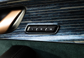 Подержанный автомобиль Geely Monjaro 2023 года (27 фото)