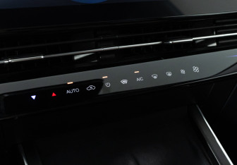 Подержанный автомобиль Omoda C5 2022 года (19 фото)