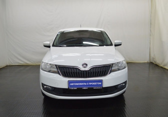 Подержанный автомобиль Skoda Rapid Liftback 2017 года (2 фото)