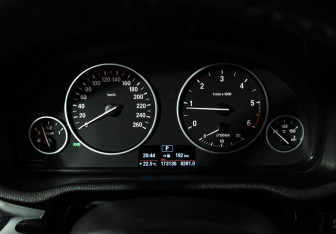 Подержанный автомобиль BMW X3 2014 года (12 фото)
