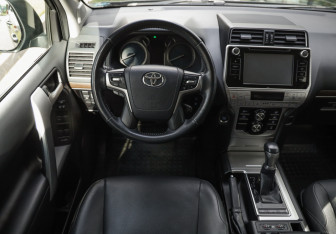 Подержанный автомобиль Toyota Land Cruiser Prado 2018 года (12 фото)