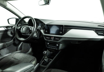 Подержанный автомобиль Skoda Rapid Liftback 2021 года (9 фото)