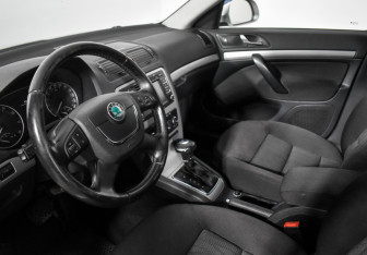 Подержанный автомобиль Skoda Octavia Liftback 2012 года (9 фото)