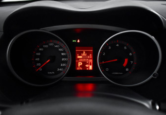 Подержанный автомобиль Peugeot 4007 2008 года (17 фото)