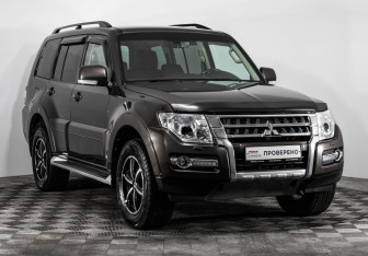 Подержанный автомобиль Mitsubishi Pajero 2017 года (4 фото)