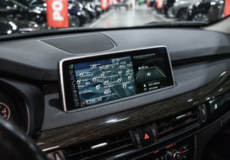 Подержанный автомобиль BMW X5 2015 года (20 фото)