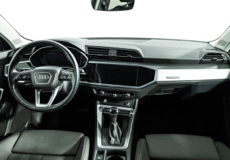 Подержанный автомобиль Audi Q3 2019 года (13 фото)