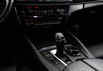 Подержанный автомобиль BMW X6 2015 года (15 фото)