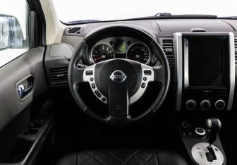 Подержанный автомобиль Nissan X-Trail 2007 года (11 фото)