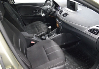 Подержанный автомобиль Renault Fluence 2013 года (12 фото)