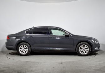 Подержанный автомобиль Volkswagen Passat Sedan 2017 года (4 фото)
