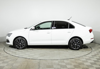 Подержанный автомобиль Skoda Rapid Liftback 2021 года (8 фото)