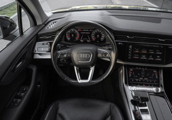 Подержанный автомобиль Audi Q7 2019 года (15 фото)