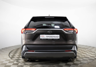 Подержанный автомобиль Toyota RAV4 2020 года (6 фото)