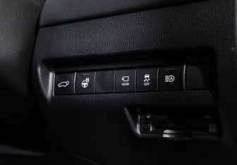 Подержанный автомобиль Toyota Harrier 2021 года (23 фото)