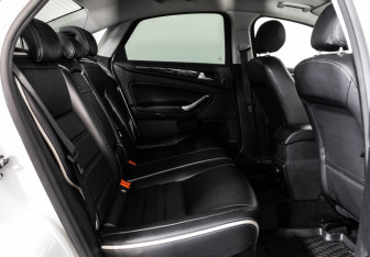 Подержанный автомобиль Ford Mondeo Sedan 2013 года (20 фото)