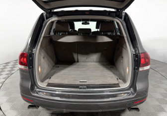 Подержанный автомобиль Volkswagen Touareg 2008 года (20 фото)