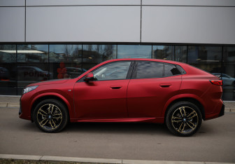 Подержанный автомобиль BMW X2 2024 года (8 фото)