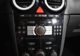 Подержанный автомобиль Opel Corsa 2008 года (18 фото)