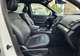 Подержанный автомобиль Ford Explorer 2018 года (10 фото)
