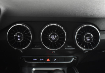 Подержанный автомобиль Audi TT Coupe 2015 года (13 фото)