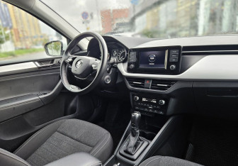 Подержанный автомобиль Skoda Rapid Liftback 2022 года (13 фото)