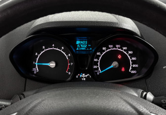 Подержанный автомобиль Ford EcoSport 2016 года (18 фото)