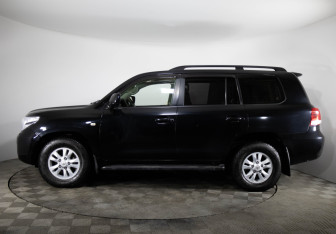 Подержанный автомобиль Toyota Land Cruiser Suv 2008 года (8 фото)