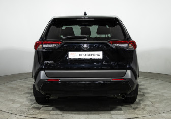 Подержанный автомобиль Toyota RAV4 2019 года (6 фото)