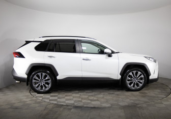 Подержанный автомобиль Toyota RAV4 2019 года (4 фото)