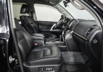 Подержанный автомобиль Toyota Land Cruiser Suv 2013 года (25 фото)