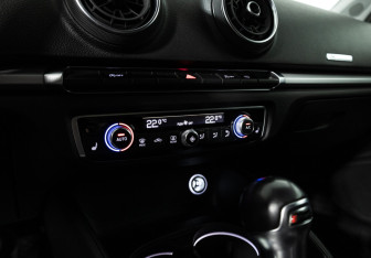 Подержанный автомобиль Audi A3 Sedan 2018 года (16 фото)