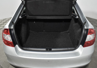 Подержанный автомобиль Skoda Rapid Liftback 2017 года (18 фото)