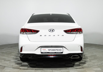 Подержанный автомобиль Hyundai Sonata 2019 года (6 фото)