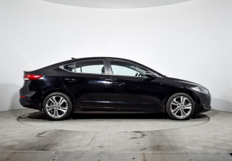 Подержанный автомобиль Hyundai Elantra Sedan 2018 года (4 фото)