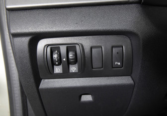 Подержанный автомобиль Renault Fluence 2014 года (13 фото)