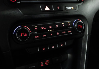 Подержанный автомобиль Kia Ceed Wagon 2019 года (17 фото)