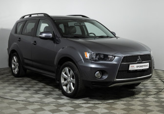 Подержанный автомобиль Mitsubishi Outlander 2012 года (3 фото)