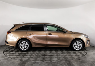 Подержанный автомобиль Kia Ceed Wagon 2021 года (4 фото)
