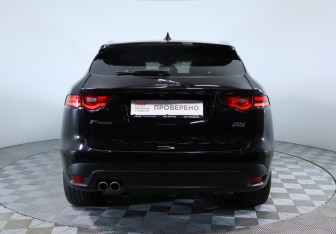 Подержанный автомобиль Jaguar F-Pace 2016 года (6 фото)