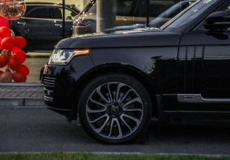 Подержанный автомобиль Land Rover Range Rover 2016 года (10 фото)