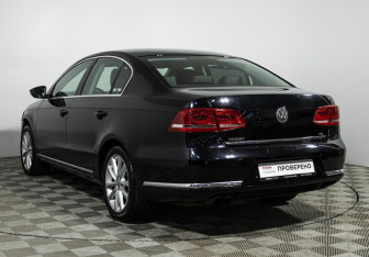 Подержанный автомобиль Volkswagen Passat Sedan 2011 года (7 фото)