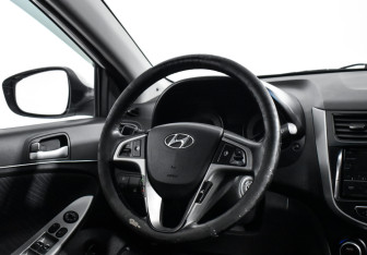 Подержанный автомобиль Hyundai Solaris Sedan 2015 года (15 фото)