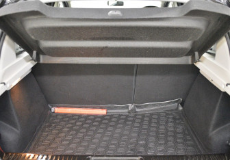 Подержанный автомобиль Renault Sandero 2020 года (15 фото)