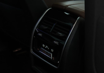 Подержанный автомобиль BMW X7 2020 года (23 фото)