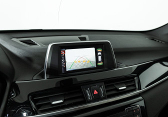 Подержанный автомобиль BMW X1 2015 года (16 фото)