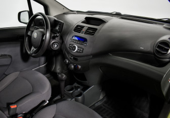 Подержанный автомобиль Chevrolet Spark 2013 года (13 фото)