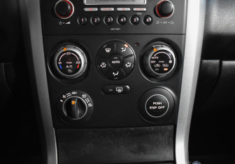 Подержанный автомобиль Suzuki Grand Vitara 2006 года (15 фото)