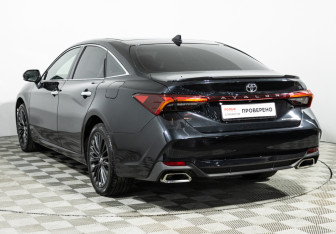 Подержанный автомобиль Toyota Avalon 2022 года (7 фото)